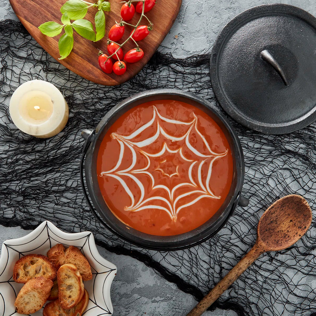 Cast Iron Covered Cauldron