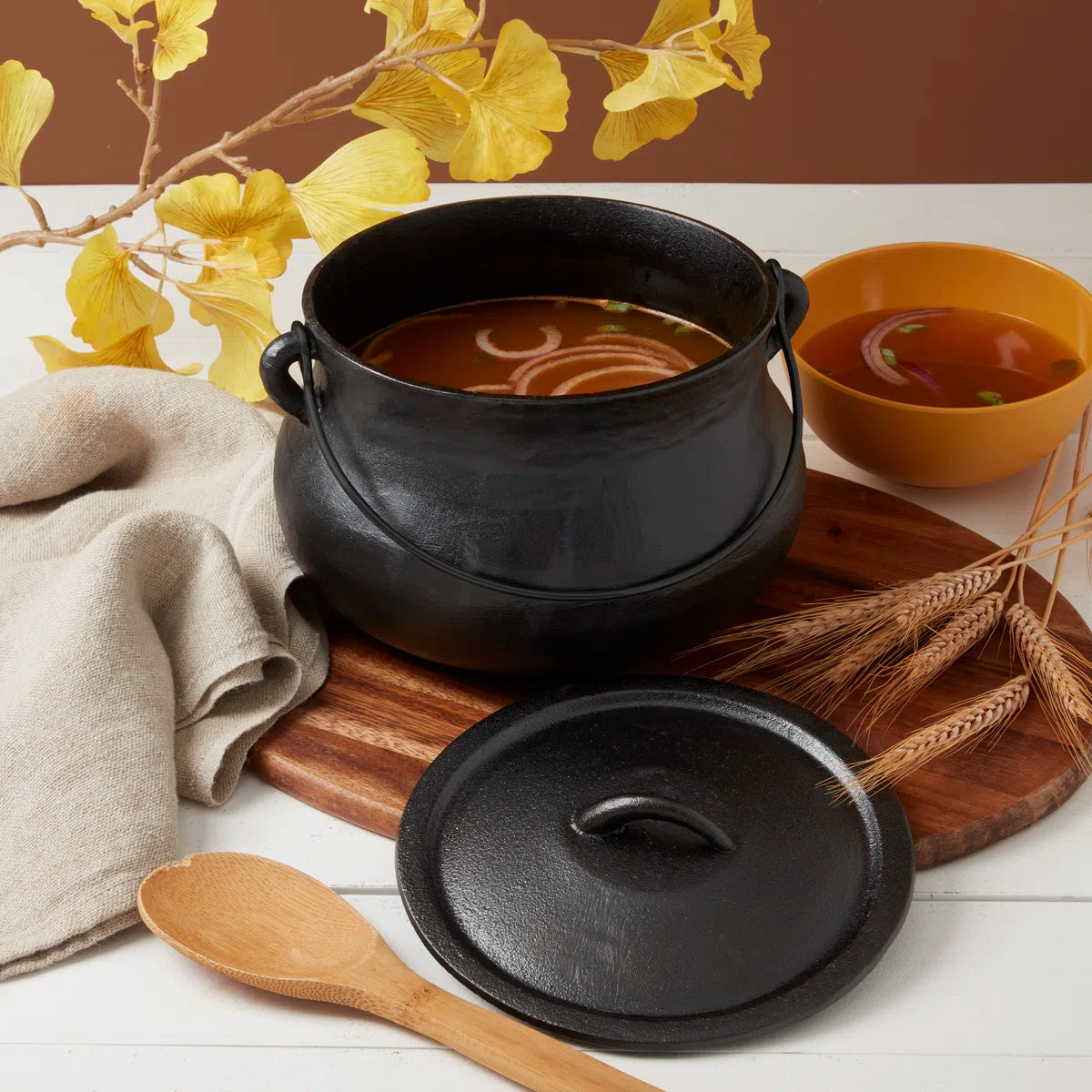 Cast Iron Covered Cauldron