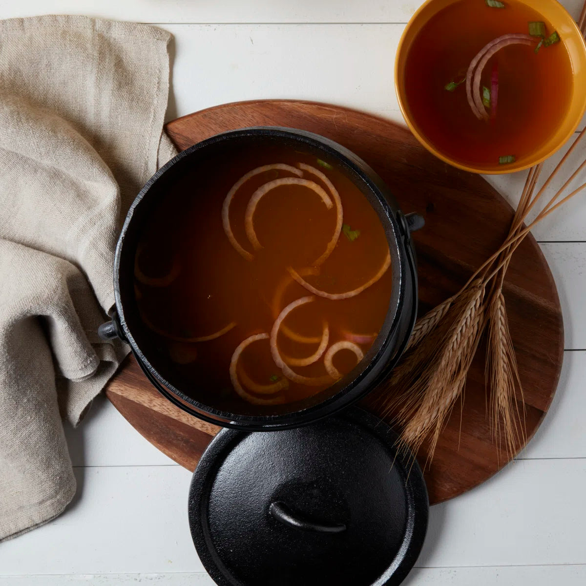 Cast Iron Covered Cauldron