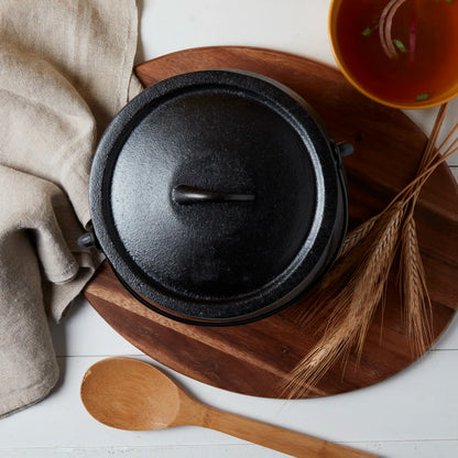 Cast Iron Covered Cauldron